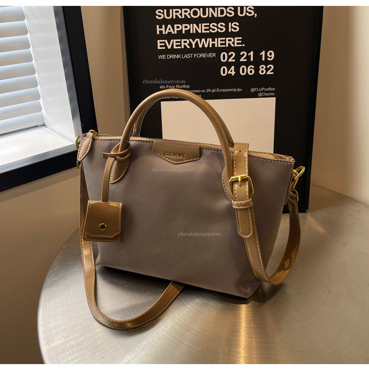 Designer Women's Handbag Large Capacity Lightweight Oxford Cloth Shoulder Bag New High End Office Worker Fashion Crossbody Bag Student Storage Ba
