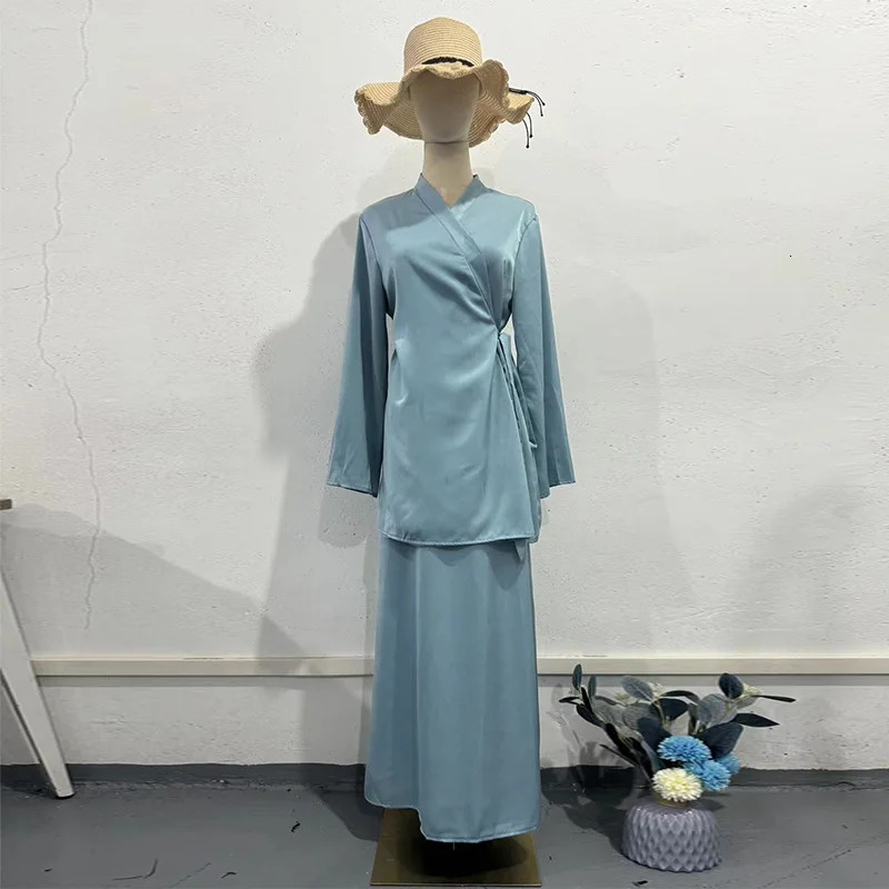 Retro womens skiing set autumn long sleeved satin twopiece elegant casual sleepwear loose 250430Z