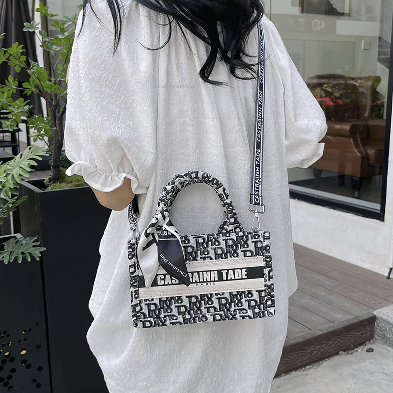 Designer Bag Fashionable Women's Silk Scarf Splicing Shoulder Bag Luxurious Letter Commuting Crossbody Bag Street Trend Square Zipper Handbag Col