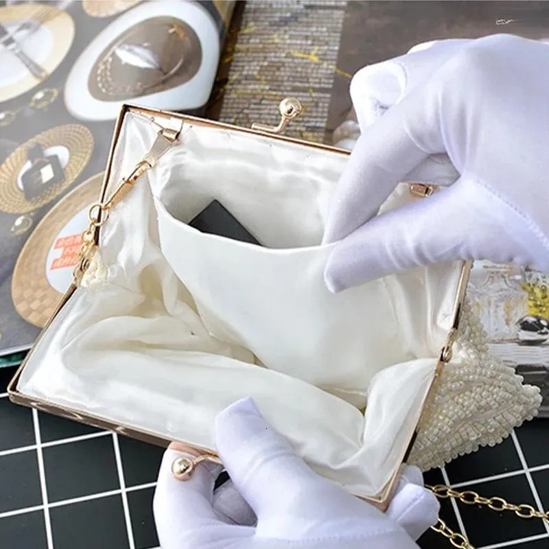 Free Shipping Evening Bags Elegant Pearl Beading White Shell Pochette Women Wedding Purse And Handbag Lady Embroidery Mariage Banquet Clutch Bag