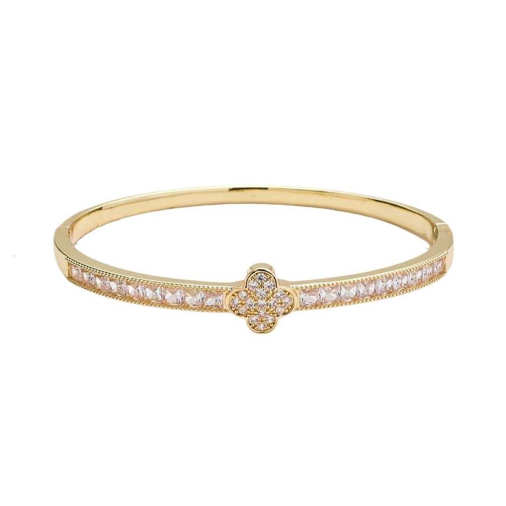 2025 clover bracelet and atmospheric setting with zircon ,Instagram personalized designer jewelry with box