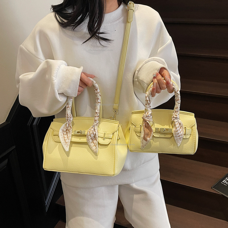 Fashionable Women's Designer Bag High-end Scarf Buckle Retro Trendy Handbag European And American Casual Crossbody Bag Workplace Storage Commutin