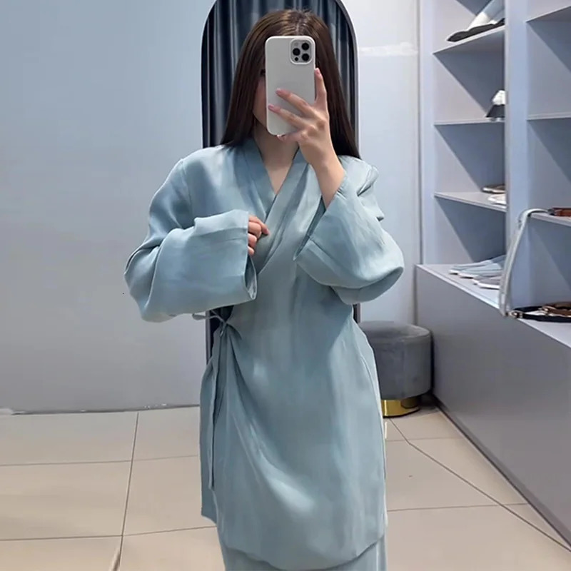 Retro womens skiing set autumn long sleeved satin twopiece elegant casual sleepwear loose 250430Z