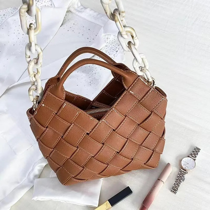 2025 Trendy Clutch Bags: Handcrafted Cowhide Woven Crossbody With Litchi Pattern New Free Delivery Designer Bag