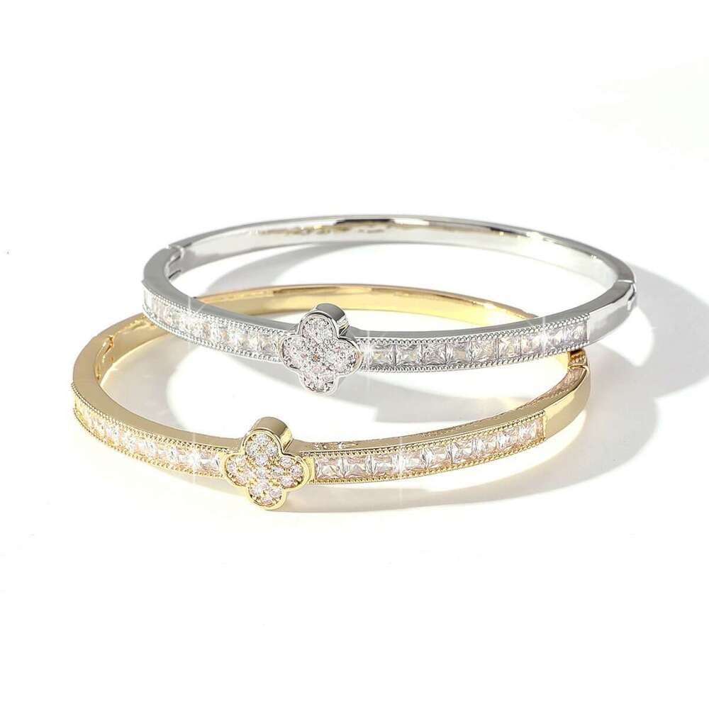 2025 clover bracelet and atmospheric setting with zircon ,Instagram personalized designer jewelry with box