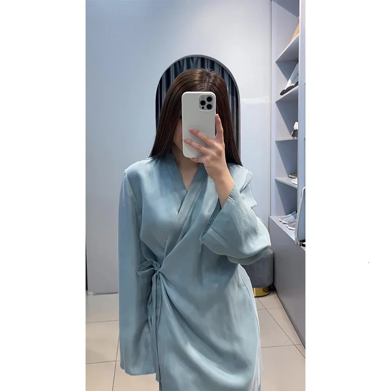 Retro womens skiing set autumn long sleeved satin twopiece elegant casual sleepwear loose 250430Z