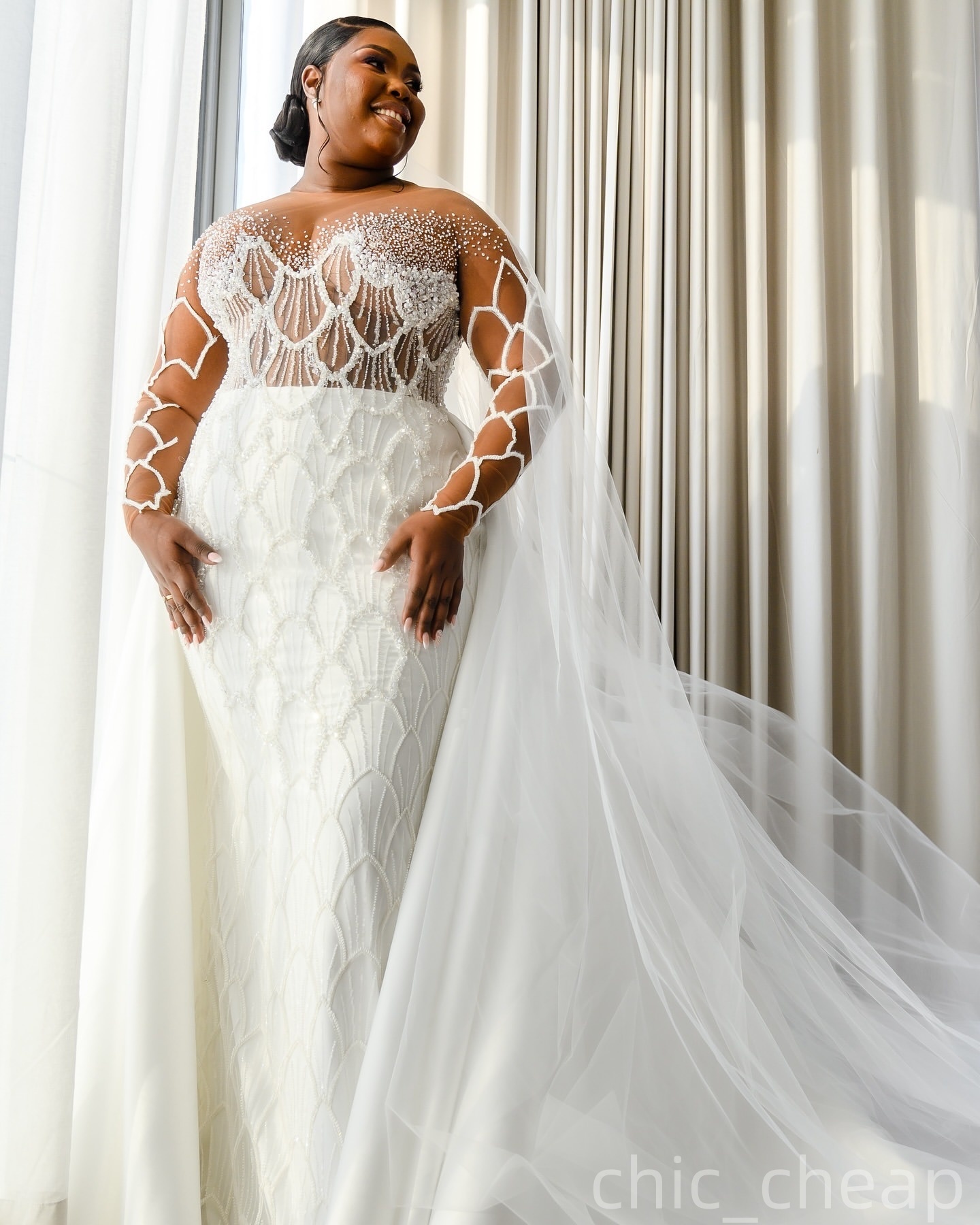 2025 Aso Ebi Plus Size Ivory Wedding Dress Beaded Sequined Sheath Illusion Satin Detachable Train Sparkly Vintage Bridal Gowns Dresses ZJ0658
