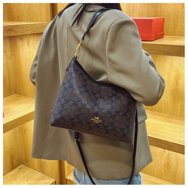 free shipping designers bags for womens 2025 new high end womens bag temperament armpit bag versatile large capacity hand held shoulder bag crossbody 