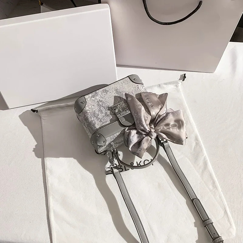 New Butterfly Series Designer Small Square Bag 2025 High Quality Embroidered Flower Square Handbag Single Shoulder Crossbody Bag Evening Dress Party B