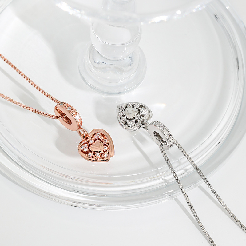 18K Gold Couple Heart Pendant | Rose Gold Diamond-Encrusted Hollow Star Necklace | Luxury European & American Style