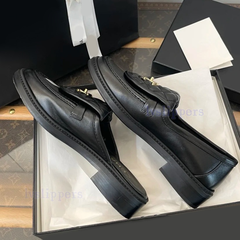 Designer dress shoes loafers Women thick soled quilted leather cover mule patent casual shoes metal buckle black flat shoes mule ox jin soft leather shoes eur 35-42