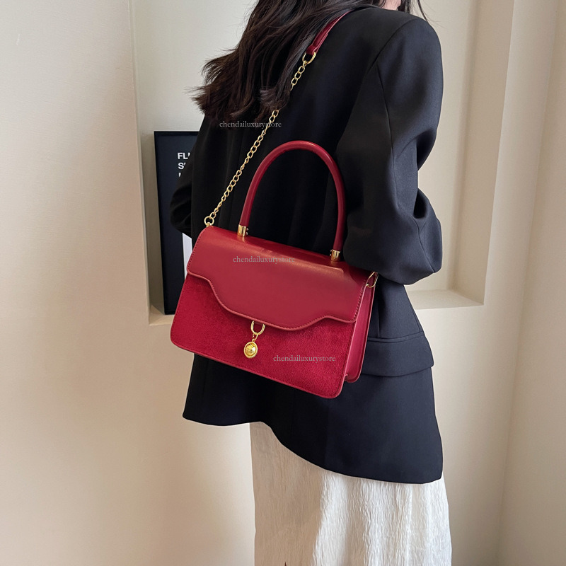 2025 New Women's Luxury Shoulder Bag Designer Minimally Elegant Red Bridal Handbag Retro Velvet High Quality Cross Body Small Square Bag Crossbod