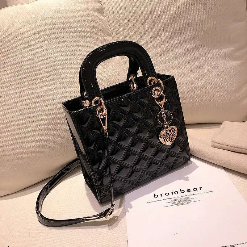 New Shiny Leather Crossbody Girls Fashion Hundred Shoulder Bag Lattice Ladies Handbag Metal Heart Decoration PU Mate