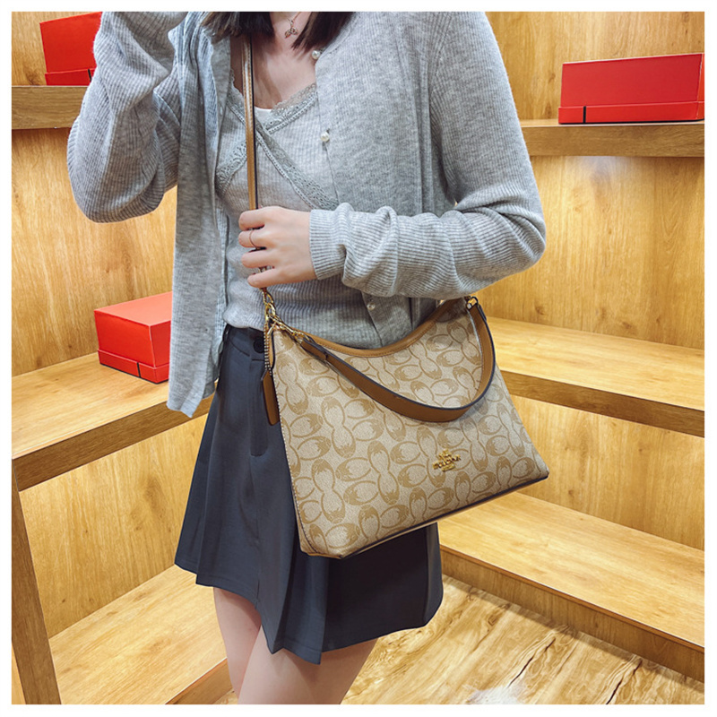 free shipping designers bags for womens 2025 new high end womens bag temperament armpit bag versatile large capacity hand held shoulder bag crossbody 