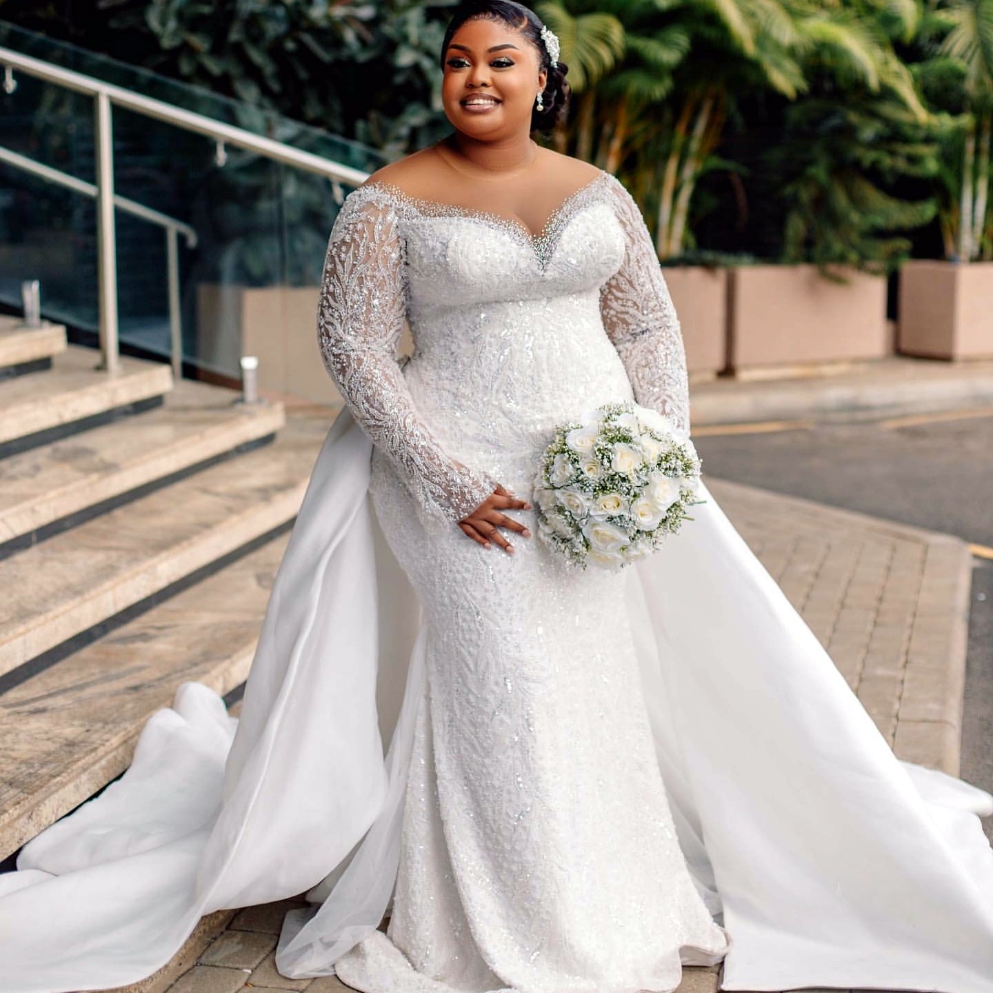 2025 Aso Ebi Plus Size Ivory Wedding Dress Beaded Full Sleeves Sequined Lace Detachable Train Sparkly Vintage Bridal Gowns Dresses ZJ0657