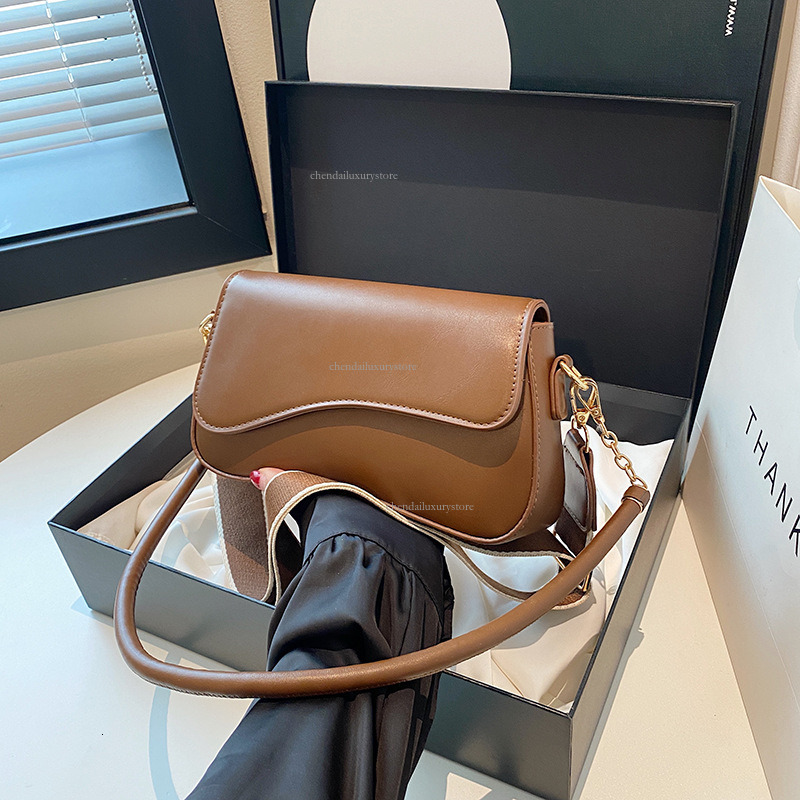 2025 New Fashionable Shoulder Designer Niche Retro Multifunctional Women's Armpit Bag Crossbody Bag Luxury Trend Simple Handbag Shoulder Bag Smal