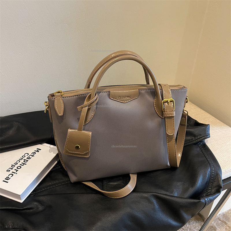 Designer Women's Handbag Large Capacity Lightweight Oxford Cloth Shoulder Bag New High End Office Worker Fashion Crossbody Bag Student Storage Ba