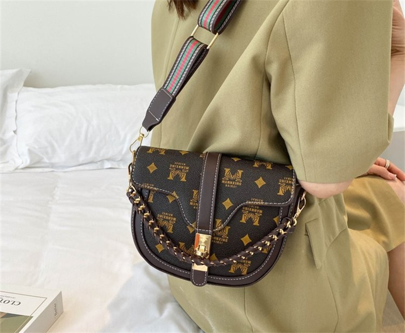 Designer bag free shipping 2025 new fashionable commuting elegant saddle bag single shoulder crossbody bag classic casual for women