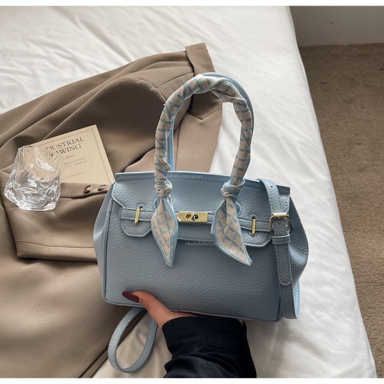 Fashionable Women's Designer Bag High-end Scarf Buckle Retro Trendy Handbag European And American Casual Crossbody Bag Workplace Storage Commutin
