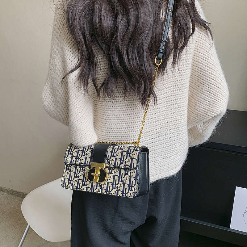 live streaming womens 2025 new french printed chain crossbody highquality and versatile shoulder bag small square bag