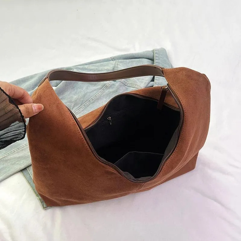 Hobo Handbag, Autumn Fashion Large Capacity Shoulder Bag: Matte Underarm Style Women, Versatile And Lightweight For Daily Use New Free Delivery Design
