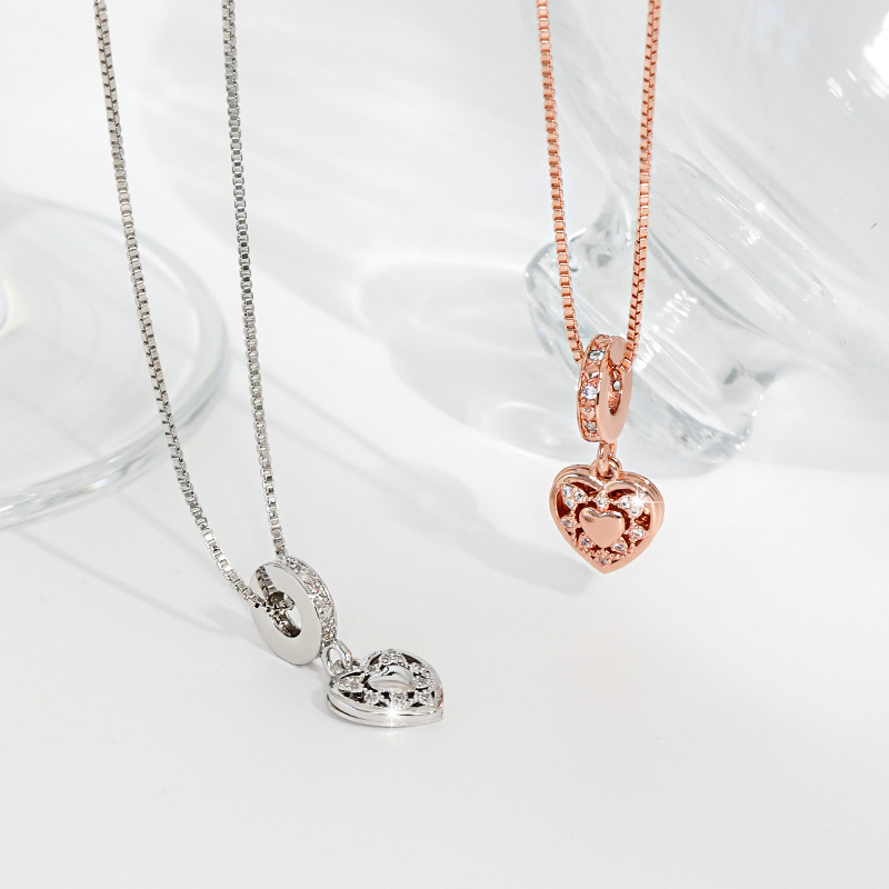 18K Gold Couple Heart Pendant | Rose Gold Diamond-Encrusted Hollow Star Necklace | Luxury European & American Style