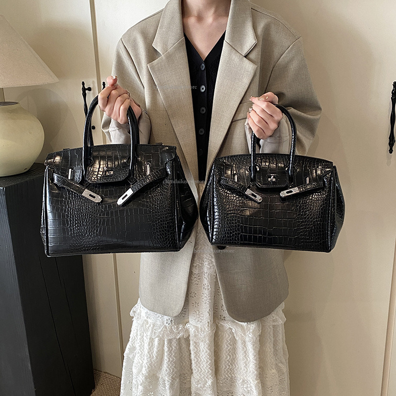 2025 New Fashionable Women's Shoulder Bag Designer Luxury Crocodile Leather Texture Metal Lock Handbag Practical Flip Commuter Crossbody Bag Stor