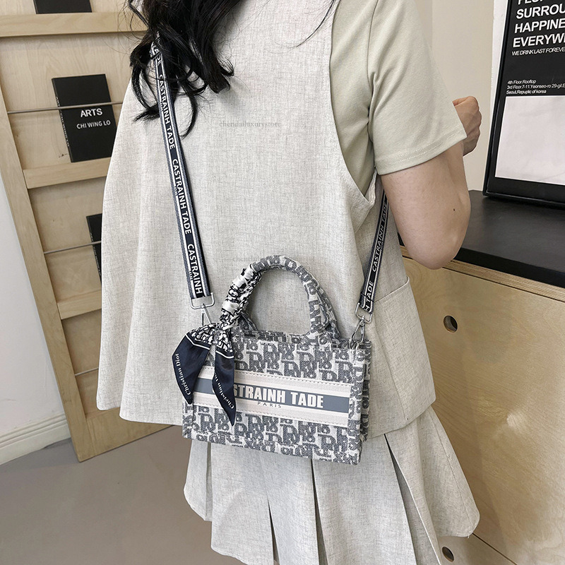 Designer Bag Fashionable Women's Silk Scarf Splicing Shoulder Bag Luxurious Letter Commuting Crossbody Bag Street Trend Square Zipper Handbag Col