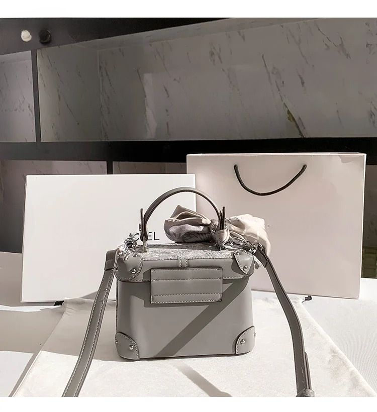 New Butterfly Series Designer Small Square Bag 2025 High Quality Embroidered Flower Square Handbag Single Shoulder Crossbody Bag Evening Dress Party B