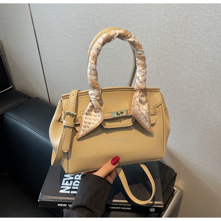 Fashionable Women's Designer Bag High-end Scarf Buckle Retro Trendy Handbag European And American Casual Crossbody Bag Workplace Storage Commutin