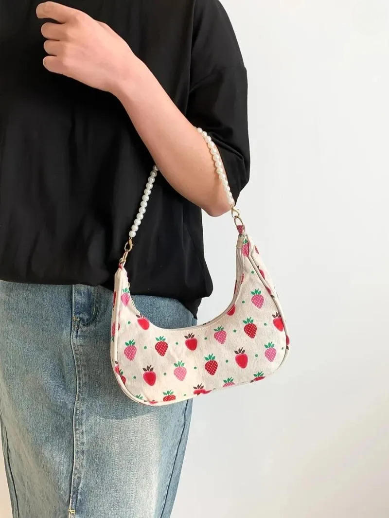Crescent Fashionable Pearl Chain Strawberry Bag Cute Kawaii Commuting Handbag Hobo, Simple Casual Designer Shoulder Handbags New Free Delivery Designe