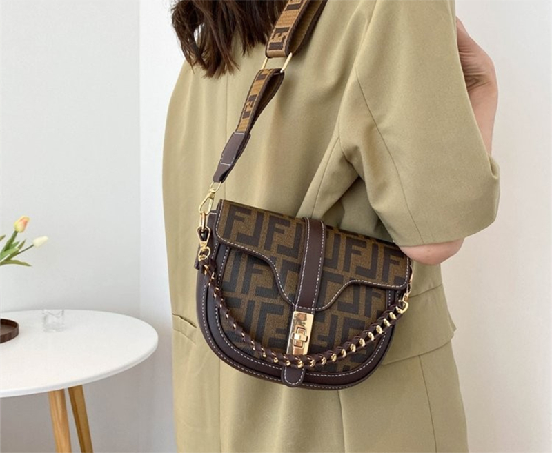 Designer bag free shipping 2025 new fashionable commuting elegant saddle bag single shoulder crossbody bag classic casual for women