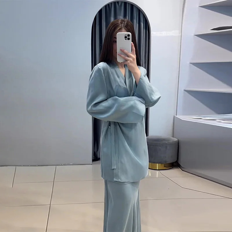 Retro womens skiing set autumn long sleeved satin twopiece elegant casual sleepwear loose 250430Z