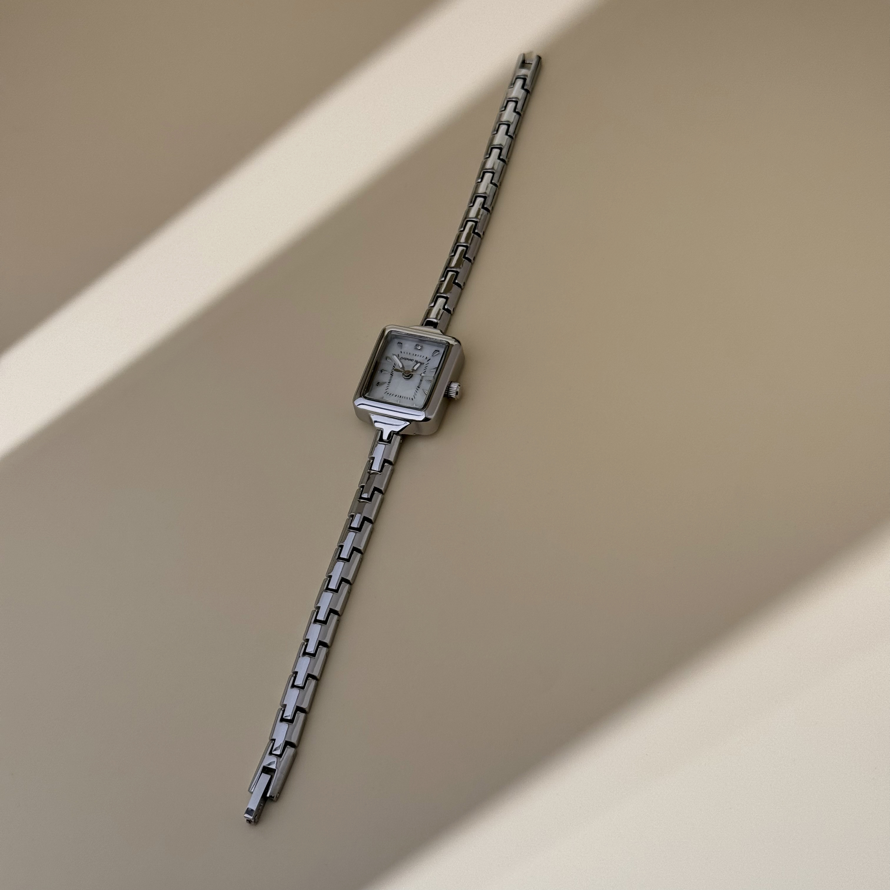 "New 2025" Fashion Designer Watch for Women | Luxury Ladies' Bracelet Quartz Watch | Gold/Silver/Rose Gold | Perfect For Daily Wear, Ev