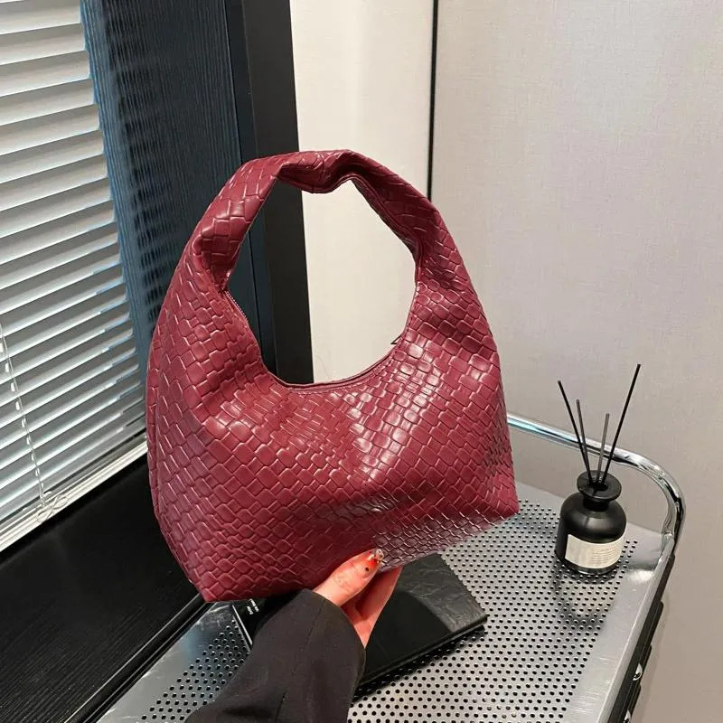 Totes Fashion Trendy Woven Commuting Minimalist Tote Shoulder Bag Niche Design Underarm Large Capacity 2025 New Free Delivery Designer Bag