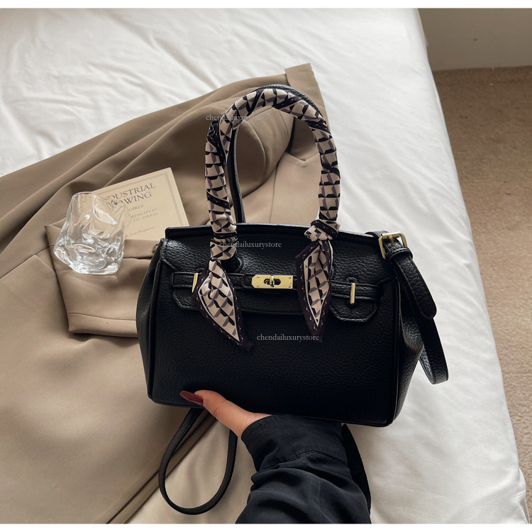 Fashionable Women's Designer Bag High-end Scarf Buckle Retro Trendy Handbag European And American Casual Crossbody Bag Workplace Storage Commutin