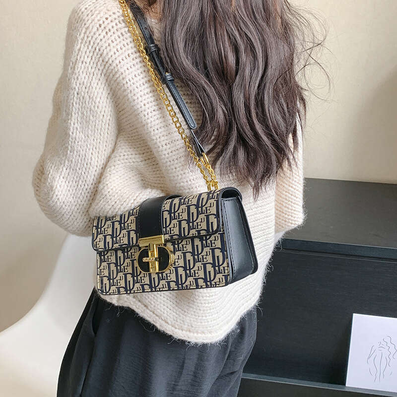 live streaming womens 2025 new french printed chain crossbody highquality and versatile shoulder bag small square bag