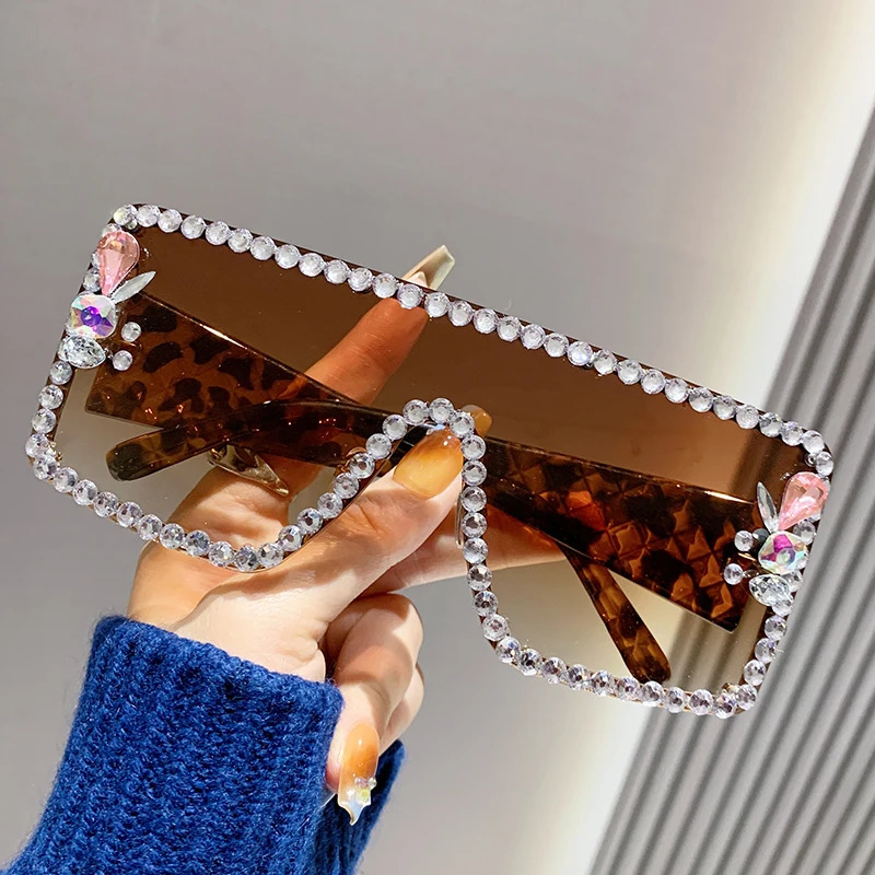 2025 Large Frame Diamond-set Sunglasses Womens Anti-ultraviolet Glasses One-piece Sunglasses Rhinestone Glasses 90165-1 250509