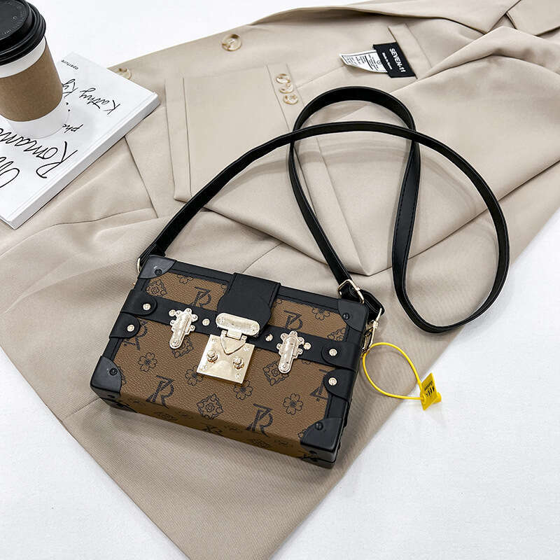 PU women's 2024 new single shoulder fashionable small box crossbody bag designer bag