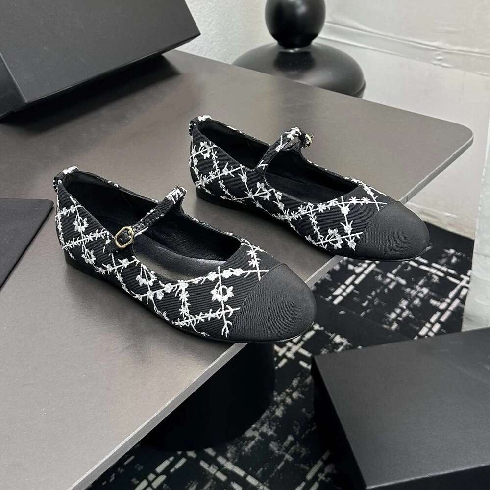 Women Size35-41 Embroider Flats Mary Janes Genuine Leather Low Heels Round Toe Roman Designer Shoes Zapatillas De Mujer