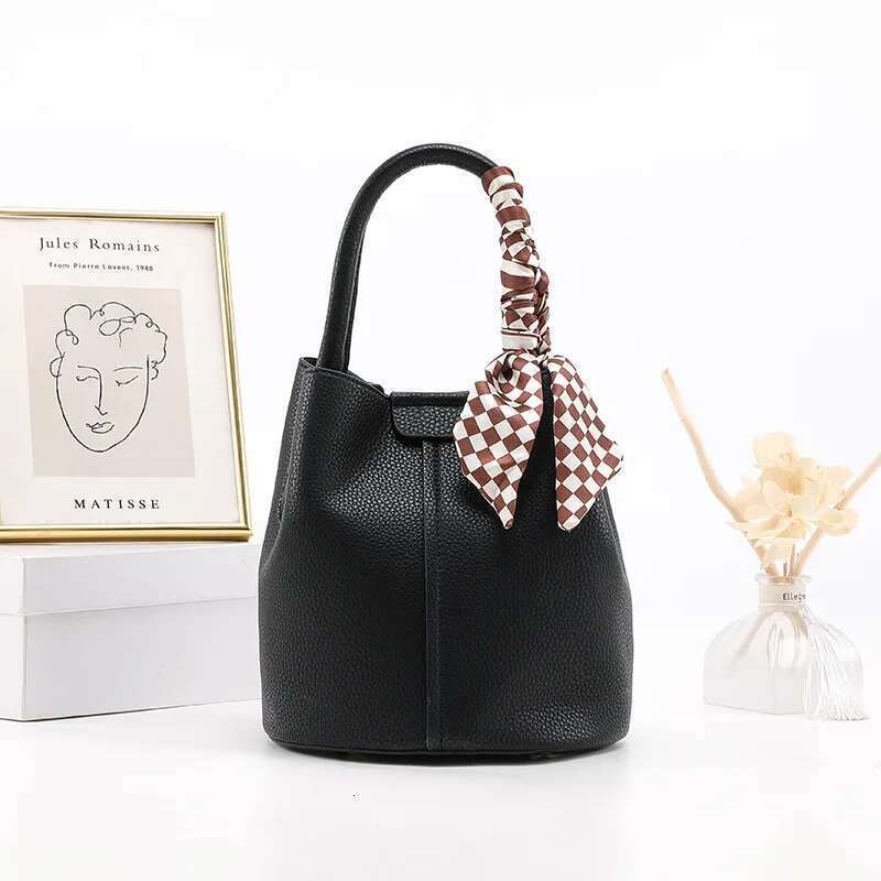 Bag niche design commuting bag fashion handbag wholesale