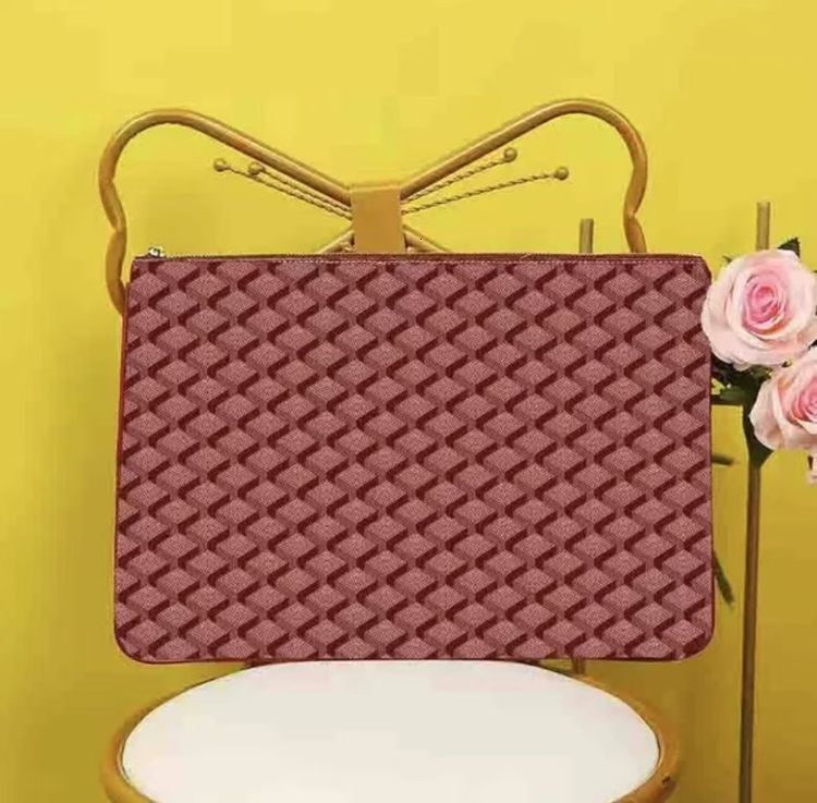 2025 Designer Man Women Clutch Bags 2 Size Zipper Purse Leather Handbags Mens Business Big Wallets Travelling Wash Pouch