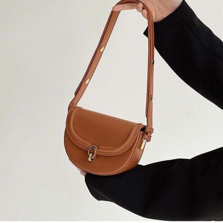 high-end saddle small 2024 new fashionable versatile women's armpit shoulder crossbody bag