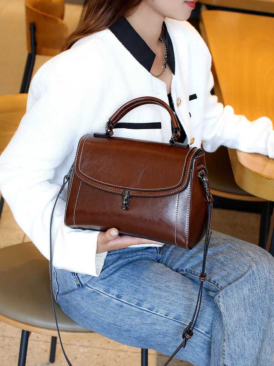Leather womens bag shoulder bag 2025 new retro fashion handbag womens premium texture oil wax cowhide messenger bagW250512