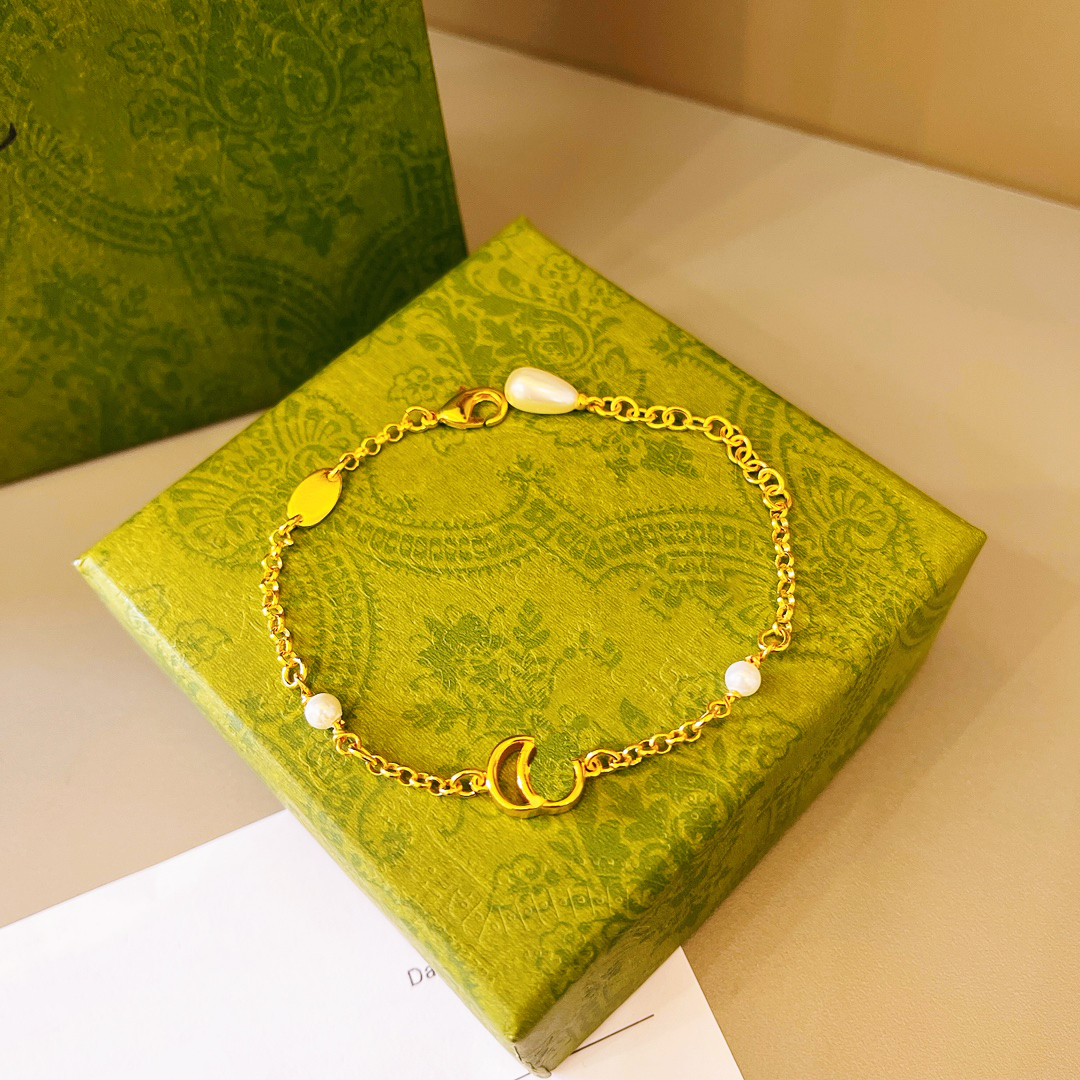 Luxurys designer Cuff Bracelets Bangles For Women Fashion Jewelry Charm Jewelry Accessories Trendy Elegant Classic