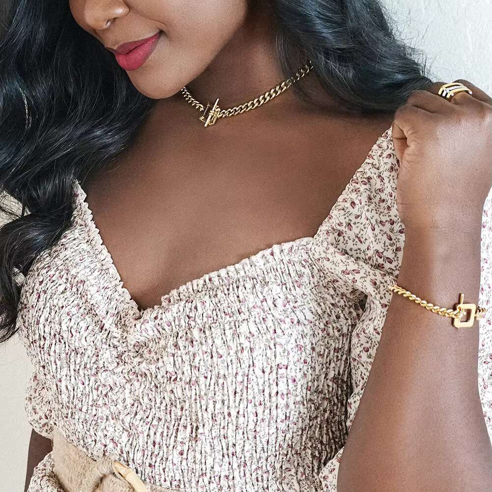 Women's shiny gold with simple square elbow buckle chain necklace