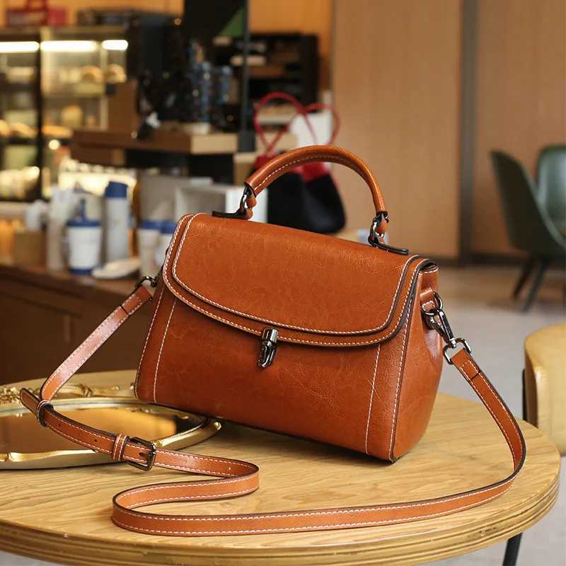 Leather womens bag shoulder bag 2025 new retro fashion handbag womens premium texture oil wax cowhide messenger bagW250512
