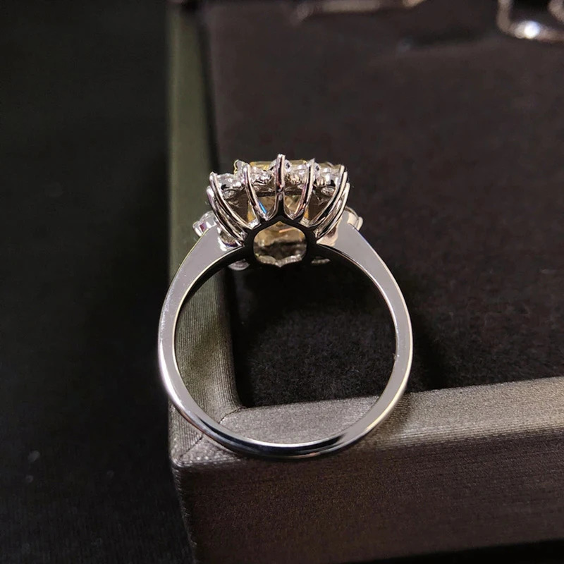 Huitan Square Yellow CZ Stone Womens Ring for Evening Party Elegant Lady Finger-rings Anniversary Gift Fashion Jewelry 250509