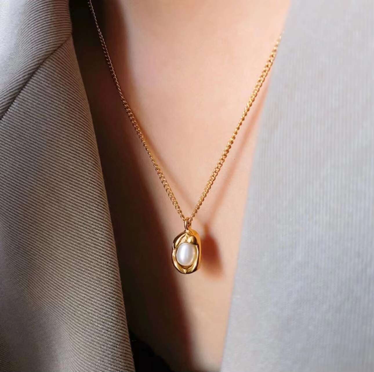New women's fashionable bead pearl pendant stainless steel necklace, matte waterproof accessory Stai