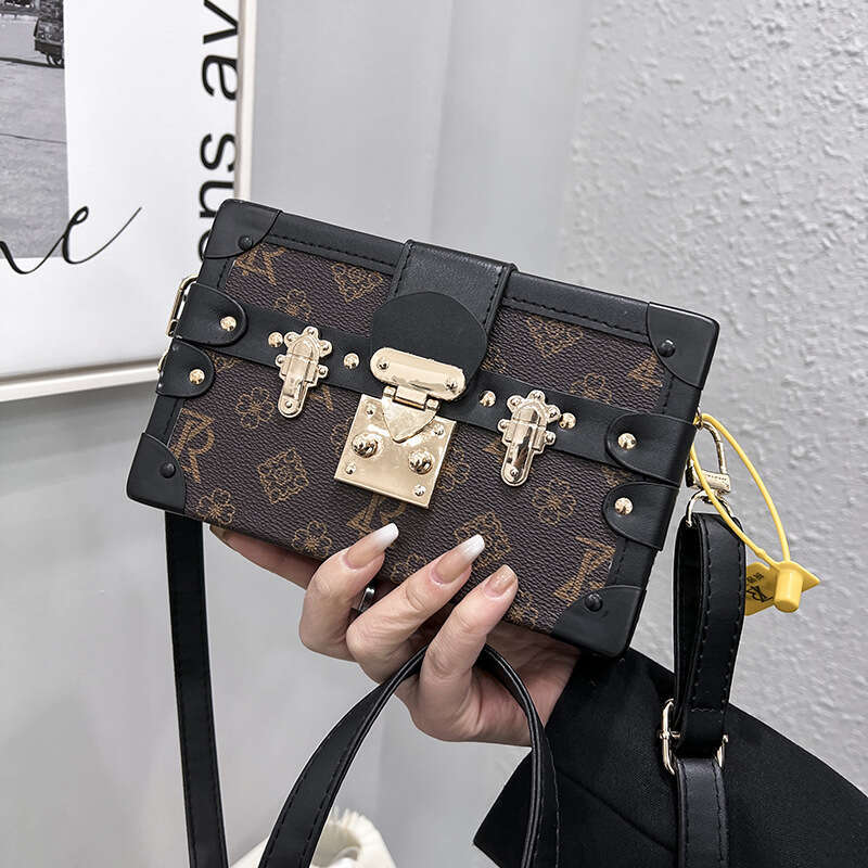 PU women's 2024 new single shoulder fashionable small box crossbody bag designer bag